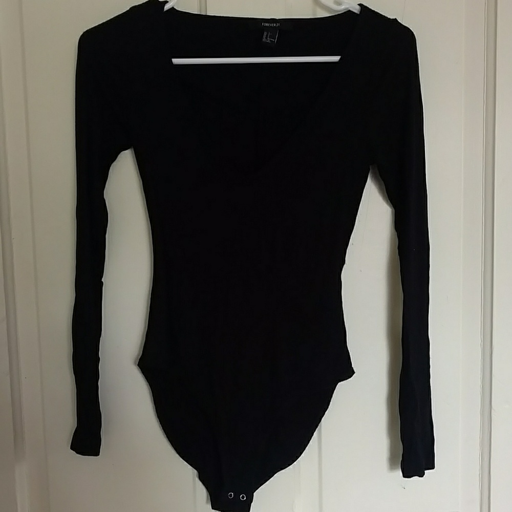 Ribbed black v-neck bodysuit